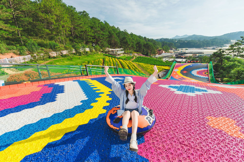 Vui chơi trượt phao Puppy Farm